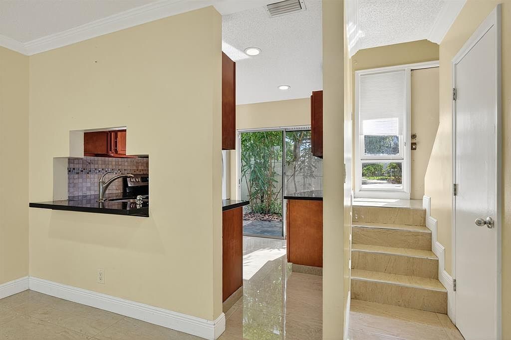 3007 NW 5th Ter Pompano Beach, FL 33064 - Thumbnail 5