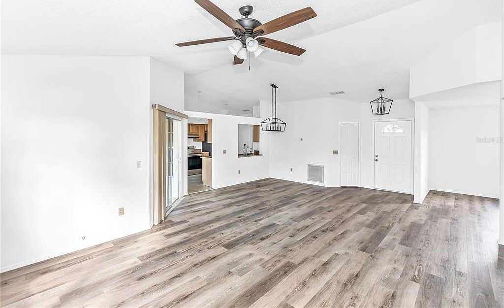 2436 Ainsworth Ave Deltona, FL 32738 - Thumbnail 5