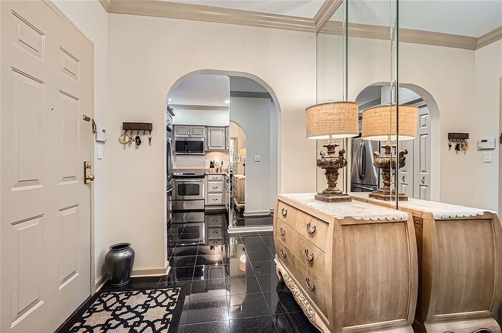 2499 Peachtree Rd NE APT 108 Atlanta, GA 30305 - Thumbnail 5