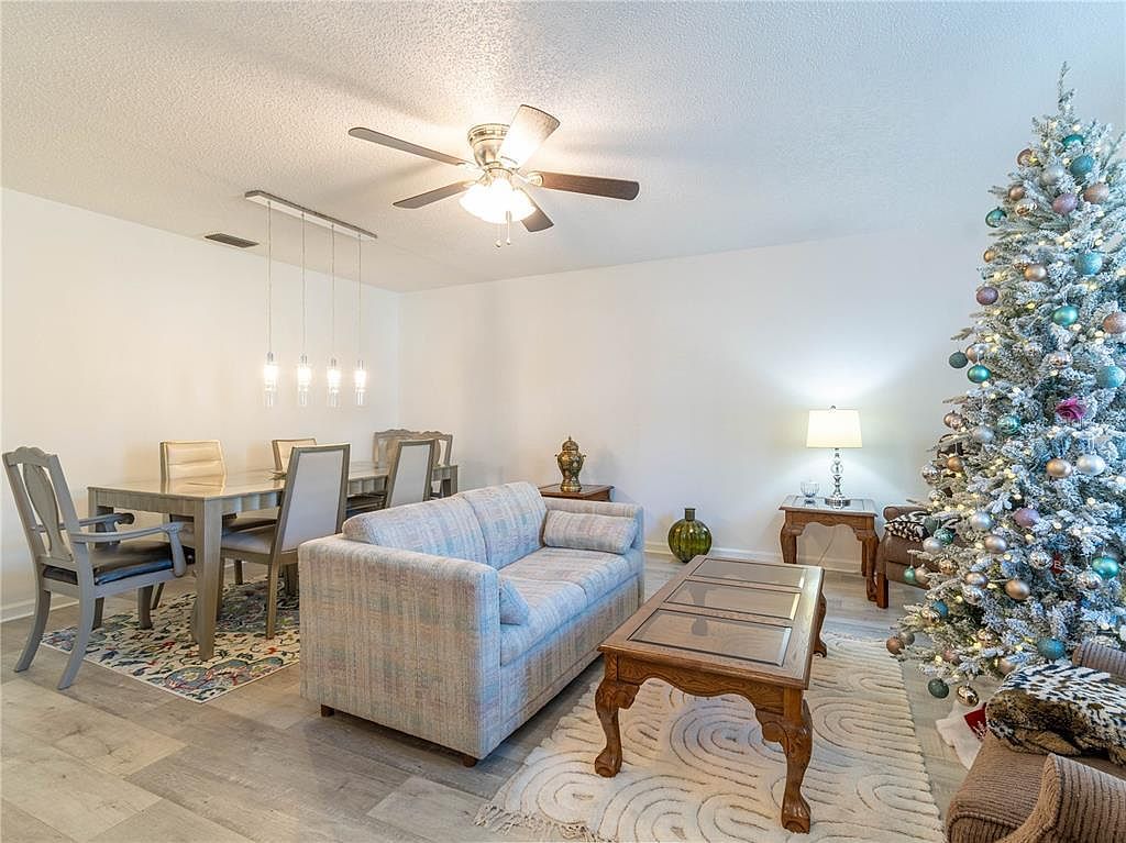 2101 Sunset Point Rd APT 1302 Clearwater, FL 33765 - Thumbnail 5