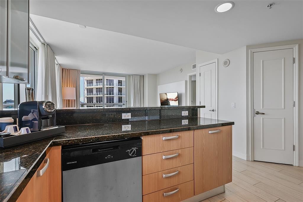 505 N Fort Lauderdale Beach Blvd #1702 Fort Lauderdale, FL 33304 - Thumbnail 5