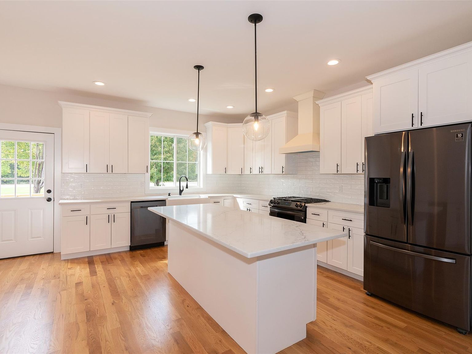 651 Vassar Rd Poughkeepsie, NY 12603 - Thumbnail 5