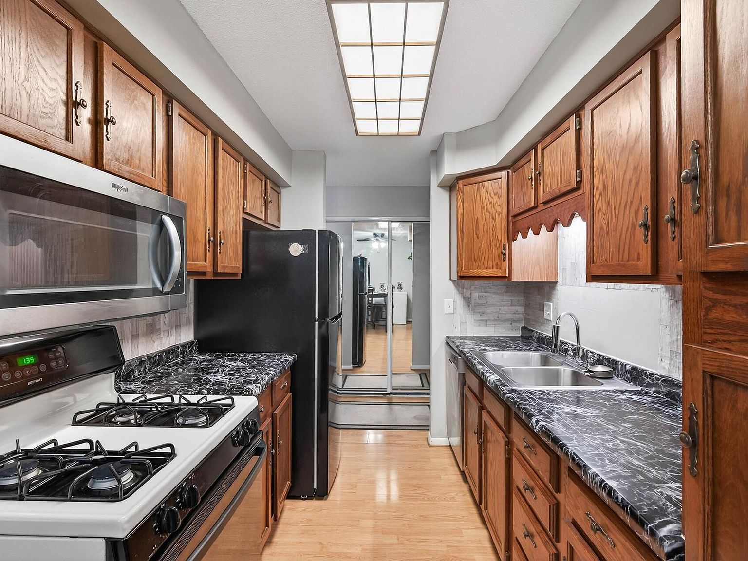 4207 Lakeside Ave N APT 137 Brooklyn Center, MN 55429 - Thumbnail 5