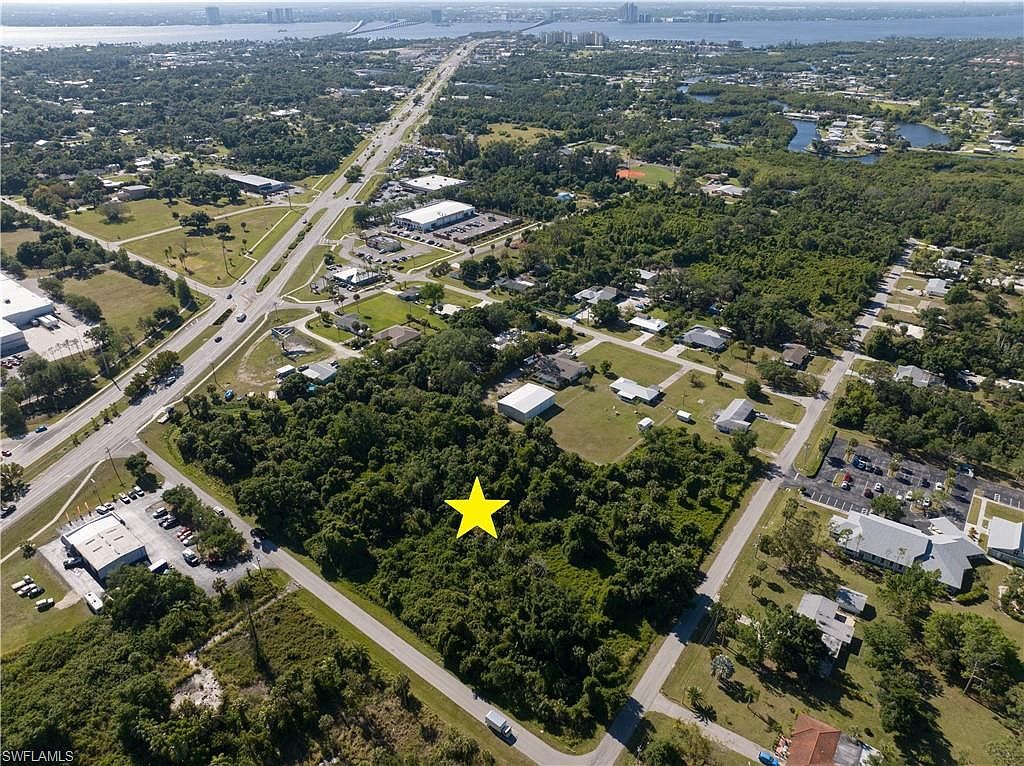 431 Pineapple Ln North Fort Myers, FL 33903 - Thumbnail 5