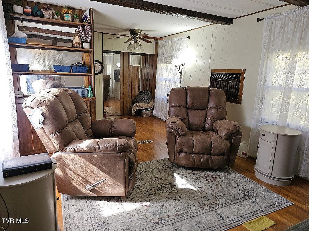 2056 Honey Camp Rd Clintwood, VA 24228 - Thumbnail 5