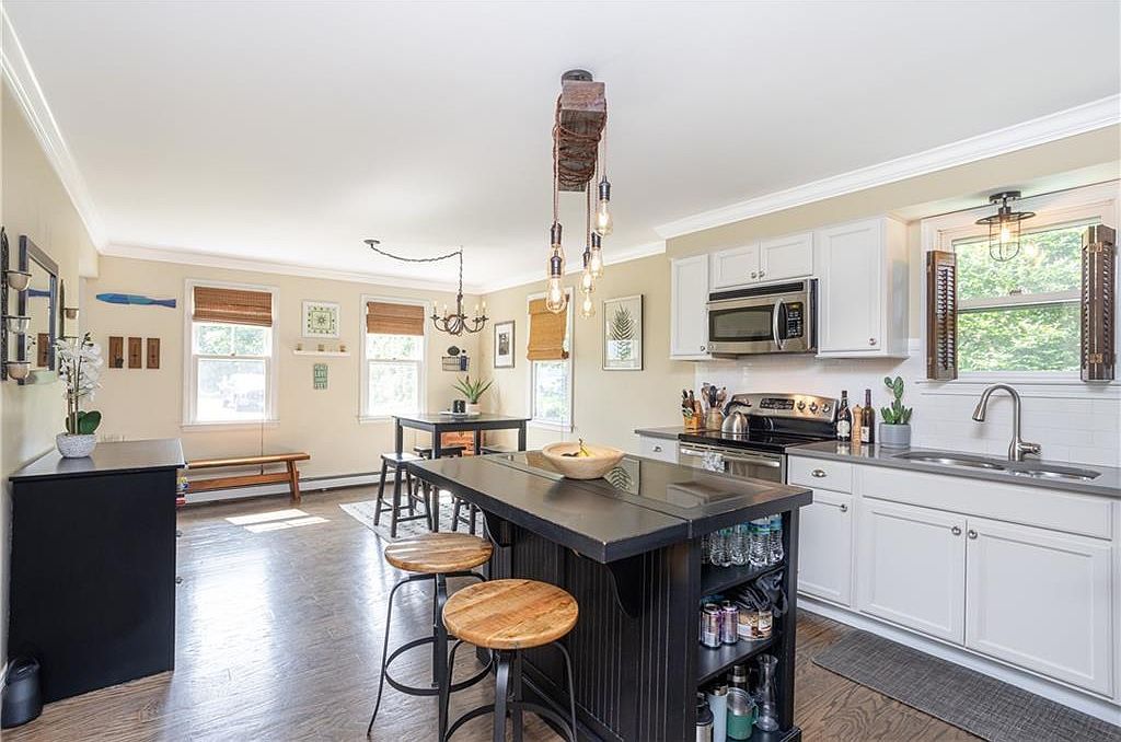 57 Warren Ave Middletown, RI 02842 - Thumbnail 5