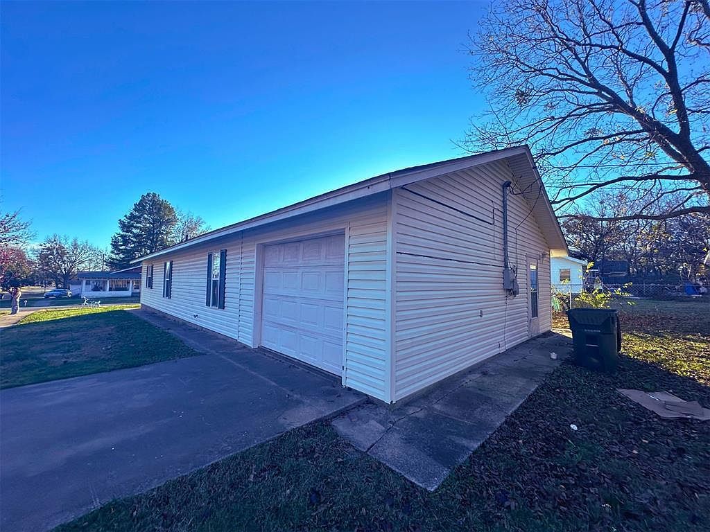 802 W Gentry St Henryetta, OK 74437 - Thumbnail 5