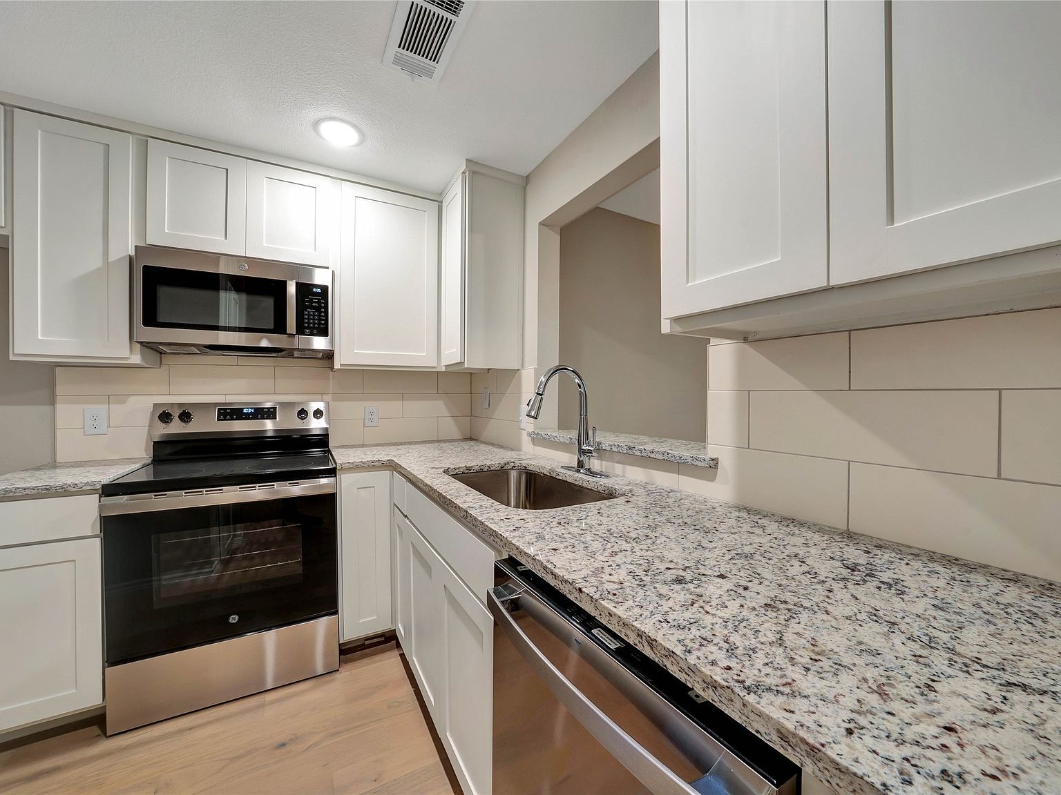 5325 Bent Tree Forest Dr APT 1104 Dallas, TX 75248 - Thumbnail 5