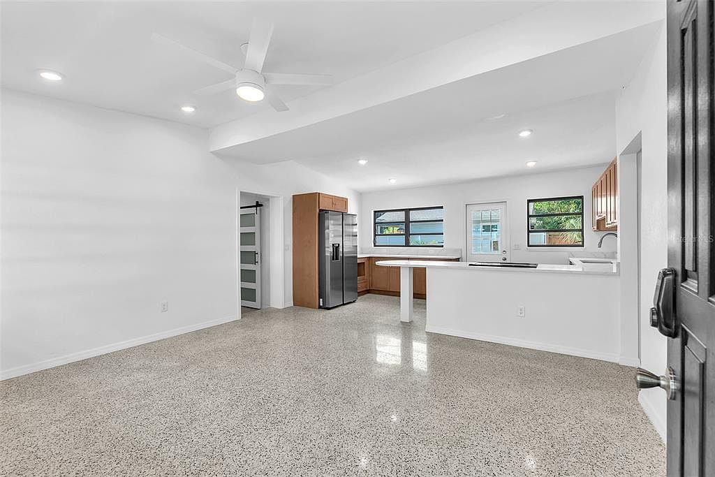 2003 E Clinton St Tampa, FL 33610 - Thumbnail 5