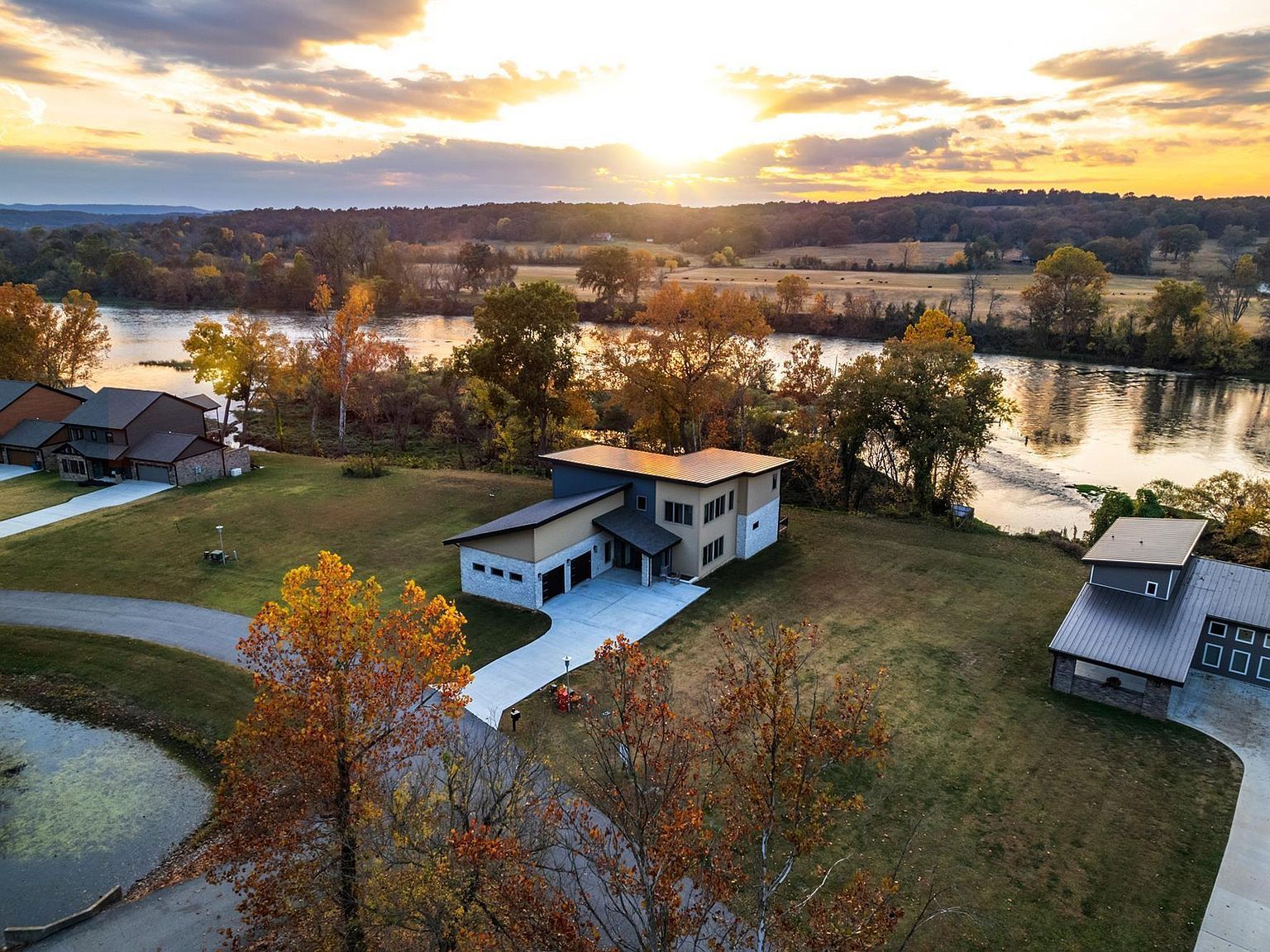 5 Sowbug Cir Cotter, AR 72626 - Thumbnail 5