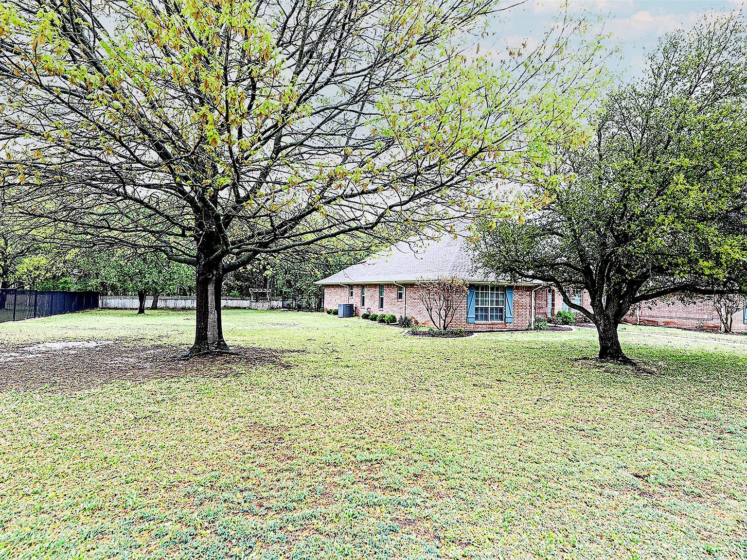 813 Woodland Trl N Bowie, TX 76230 - Thumbnail 5