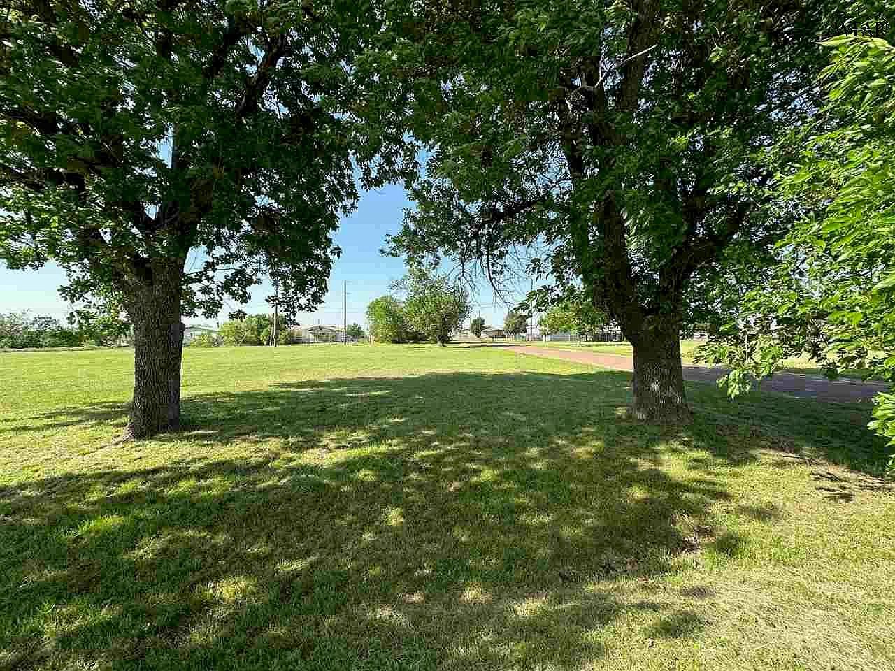 906 E Garrison Ave Electra, TX 76360 - Thumbnail 5