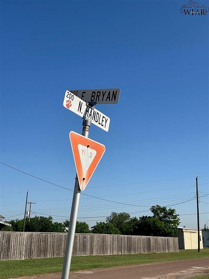 903 E Bryan Ave Electra, TX 76360 - Thumbnail 5