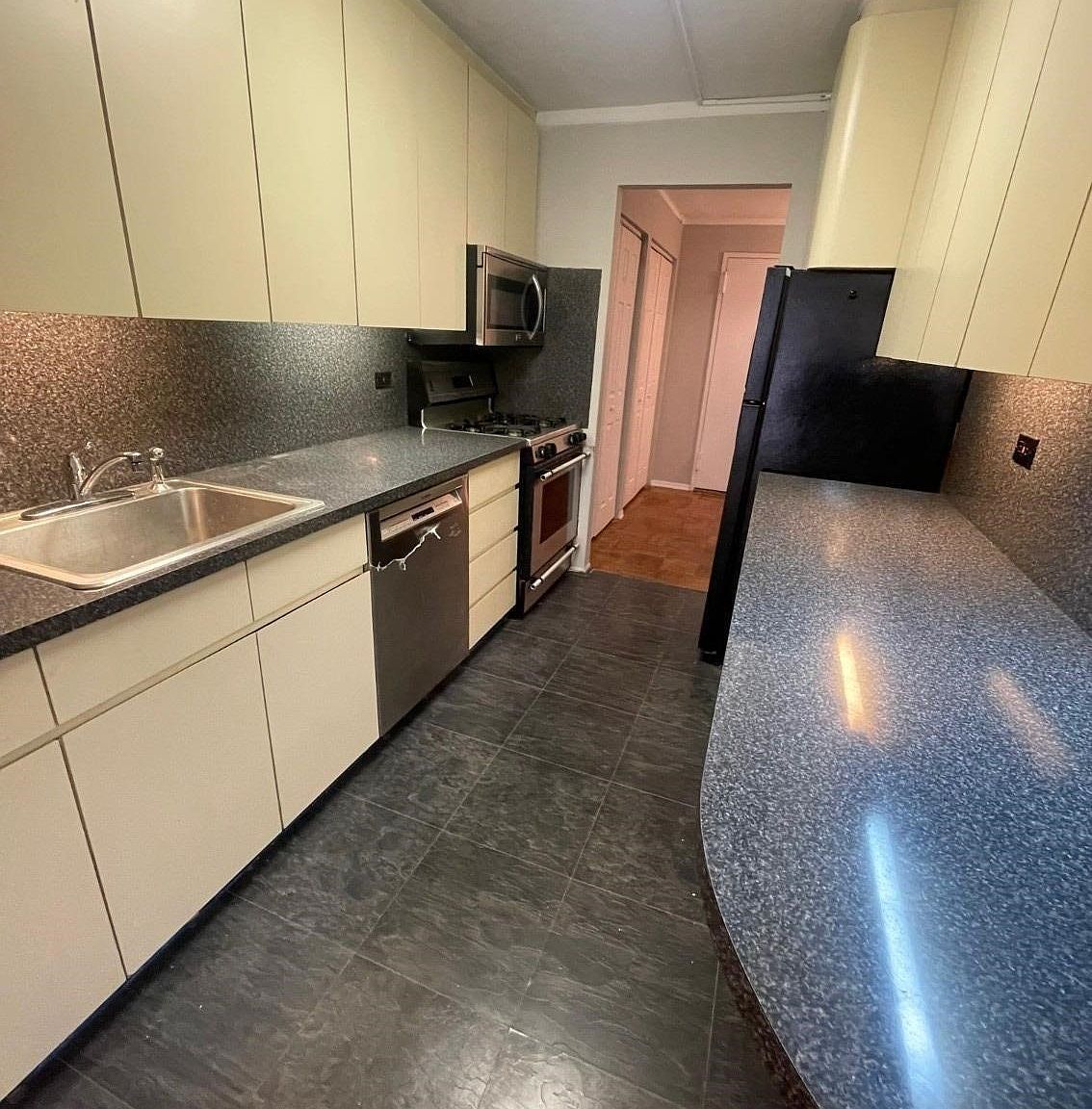 100 Clinton Ave APT 1H Mineola, NY 11501 - Thumbnail 5