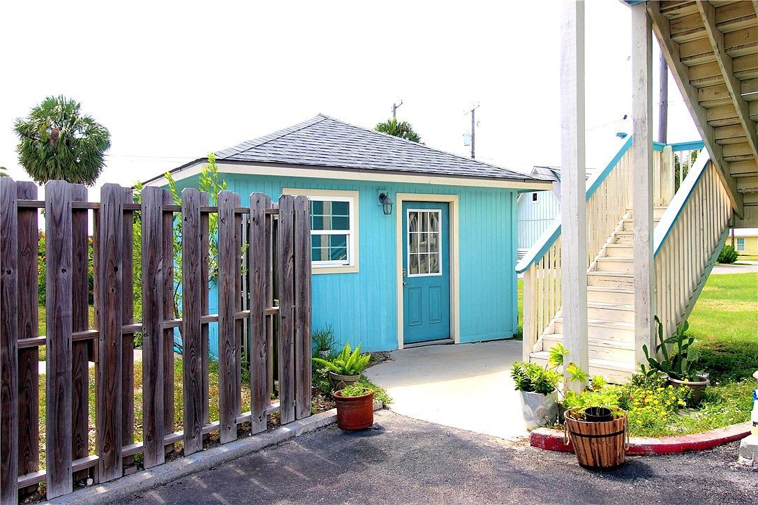 1809 Hillcrest Dr Rockport, TX 78382 - Thumbnail 5