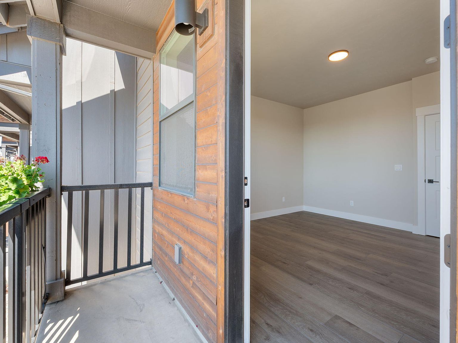 20530 NE Empire Ave Bend, OR 97701 - Thumbnail 5