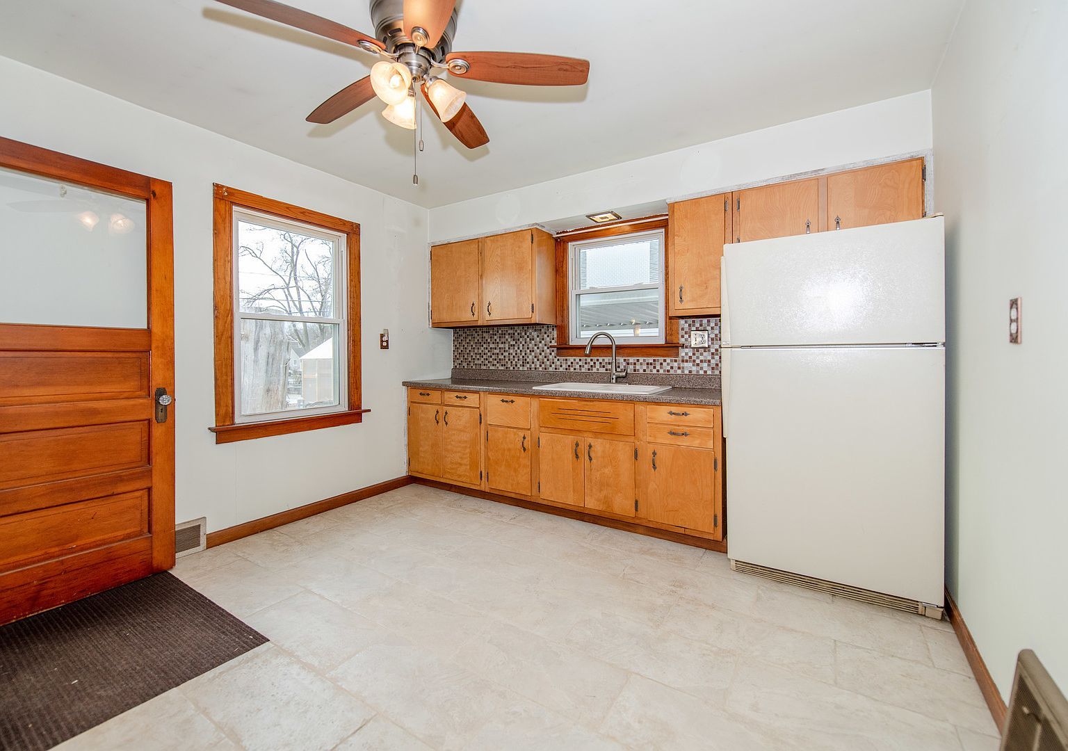 1818 E Washington St Joliet, IL 60433 - Thumbnail 5