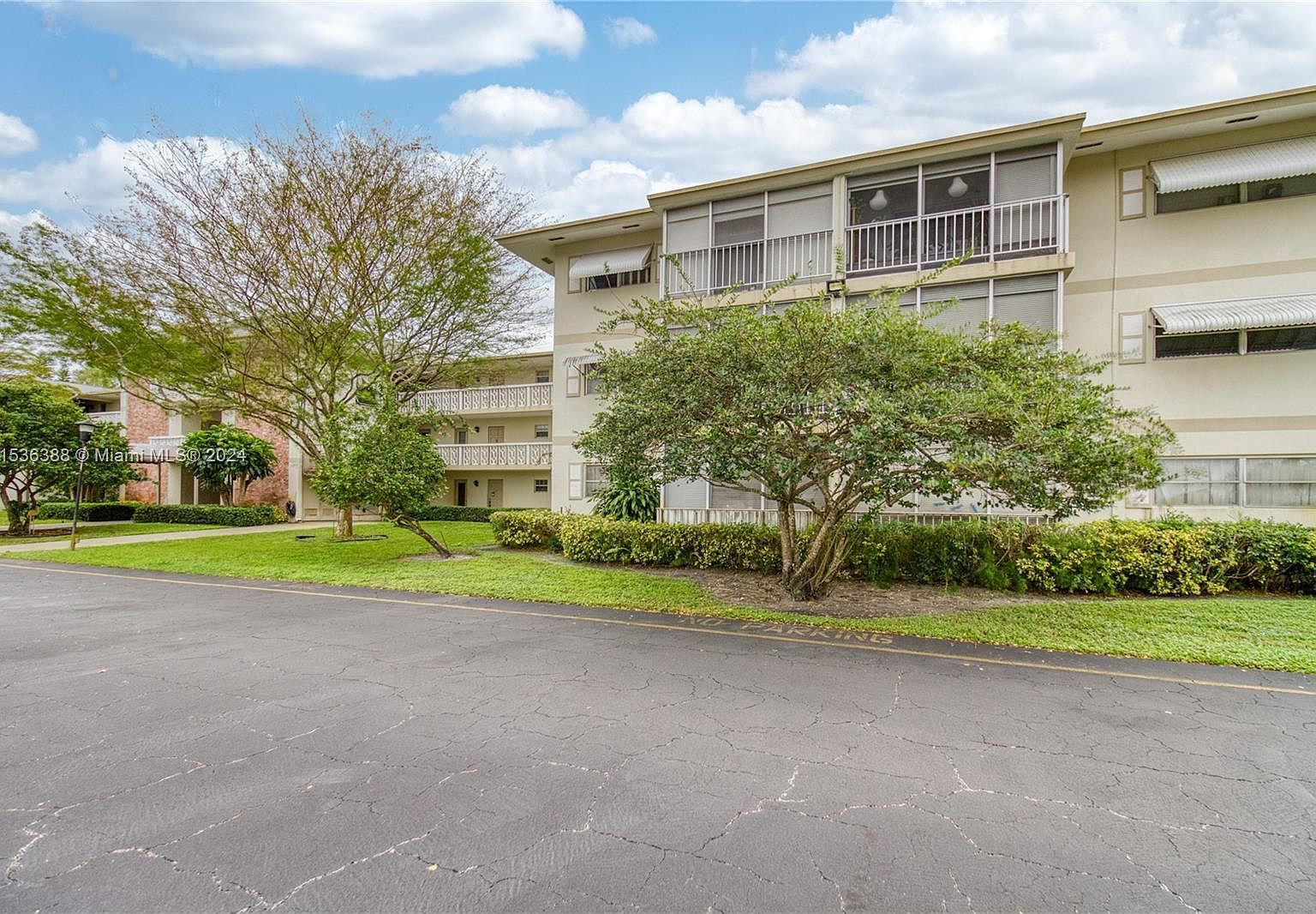 1101 Hillcrest Ct APT 101 Hollywood, FL 33021 - Thumbnail 5