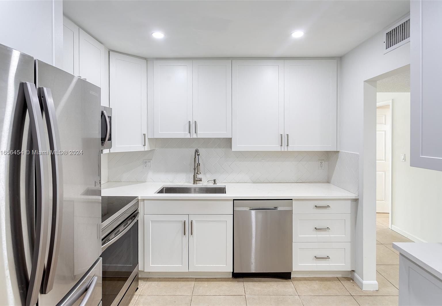 873 NE 195th St APT 107 Miami, FL 33179 - Thumbnail 5