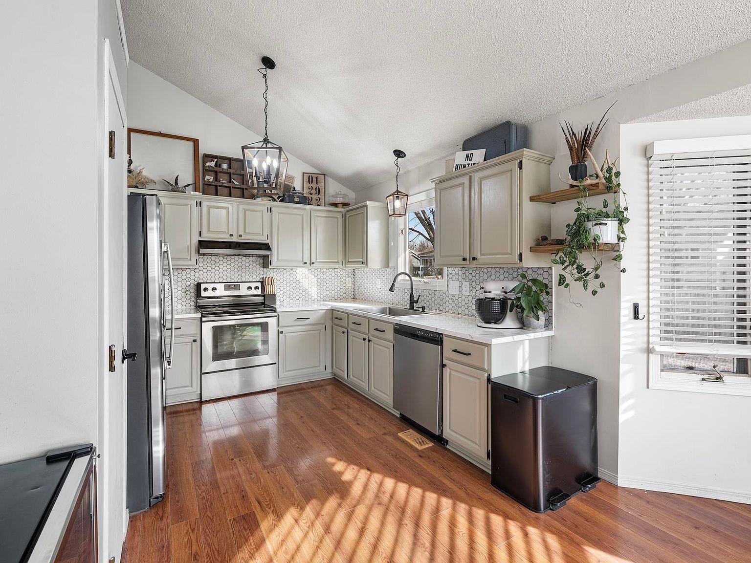 2506 N Amarado St Wichita, KS 67205 - Thumbnail 5