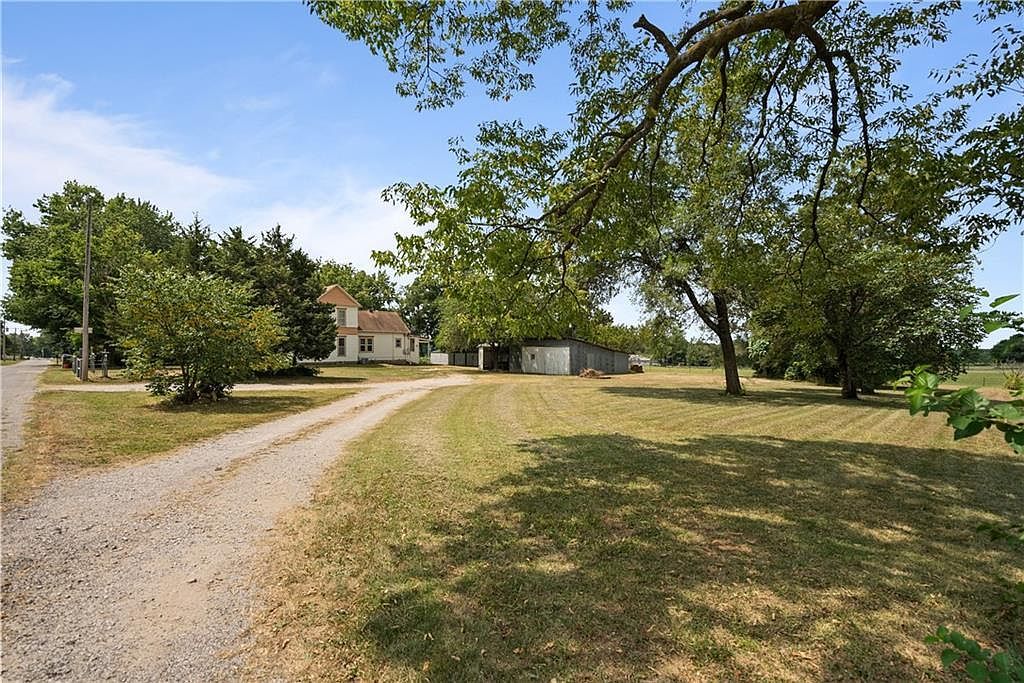 403 N Julia St Thayer, KS 66776 - Thumbnail 5