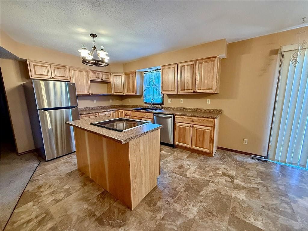 205 S Traster Ave Altamont, KS 67330 - Thumbnail 5