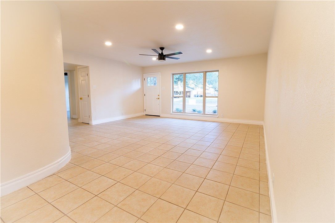 905 E Inez St Beeville, TX 78102 - Thumbnail 5