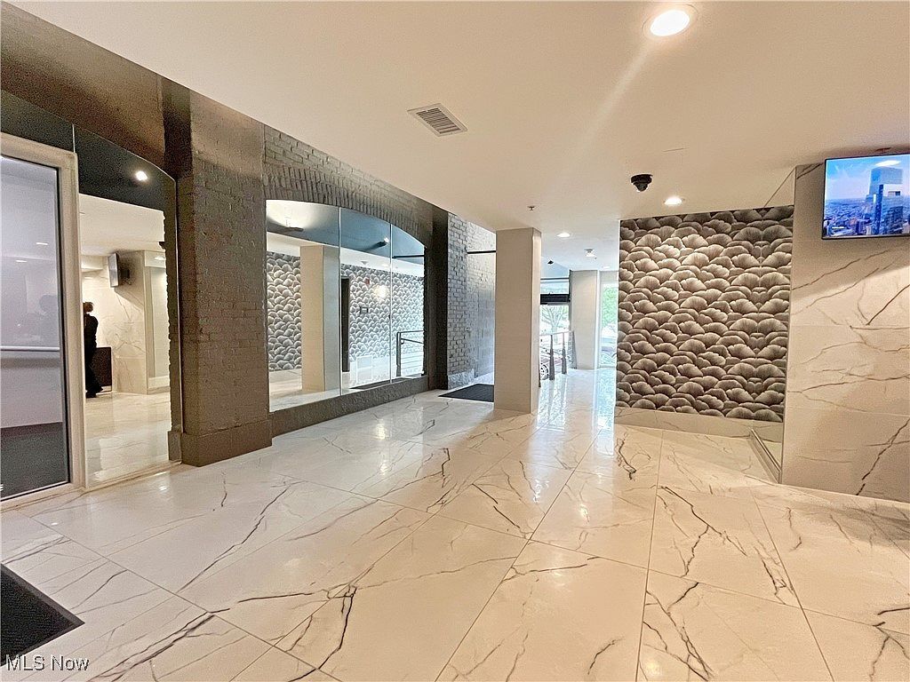 1237 Washington Ave APT 706 Cleveland, OH 44113 - Thumbnail 5