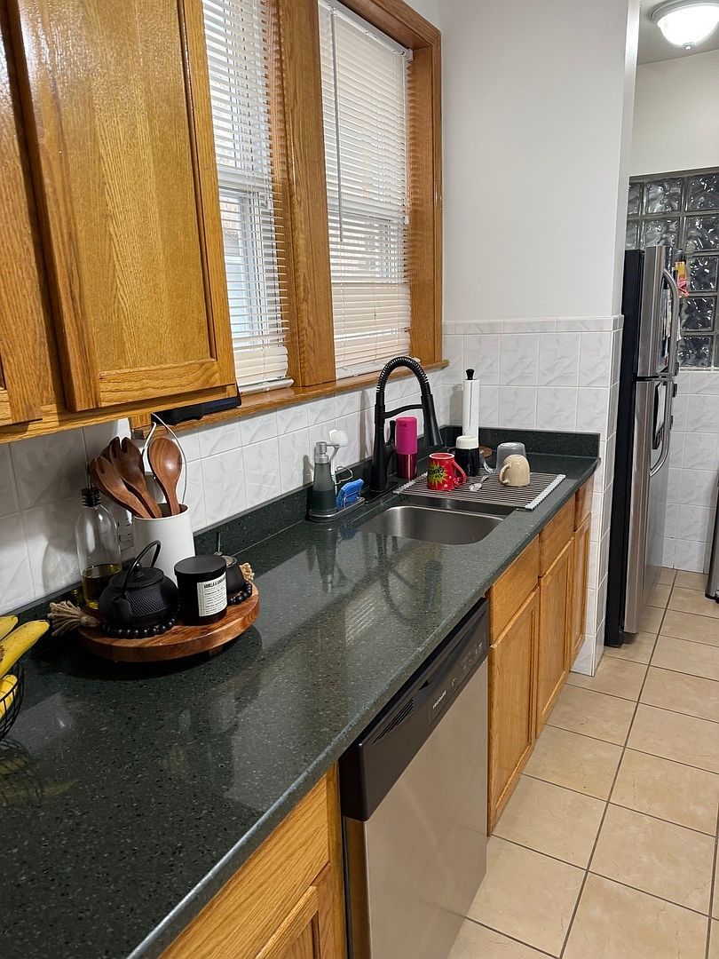 (undisclosed Address) Chicago, IL 60618 - Thumbnail 5