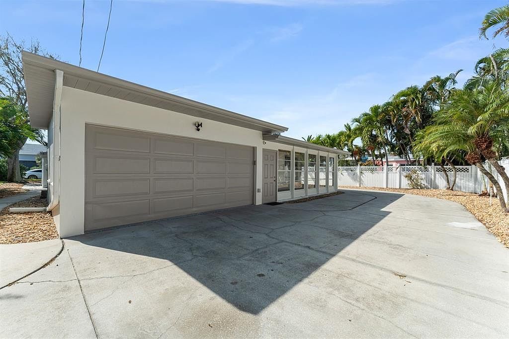 107 4th St Belleair Beach, FL 33786 - Thumbnail 5