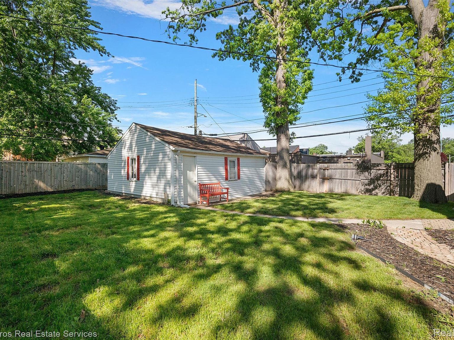 2371 Allard Ave Grosse Pointe Woods, MI 48236 - Thumbnail 5