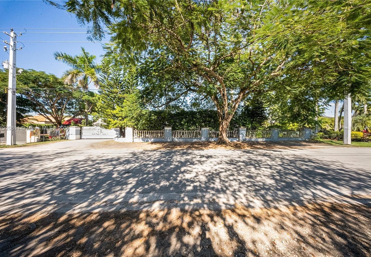 12265 SW 43rd St Miami, FL 33175 - Thumbnail 5