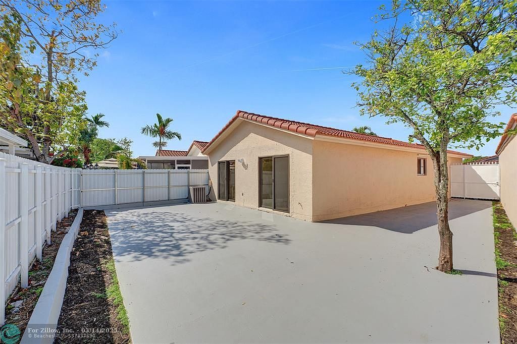 2614 W 65th St Hialeah, FL 33016 - Thumbnail 5