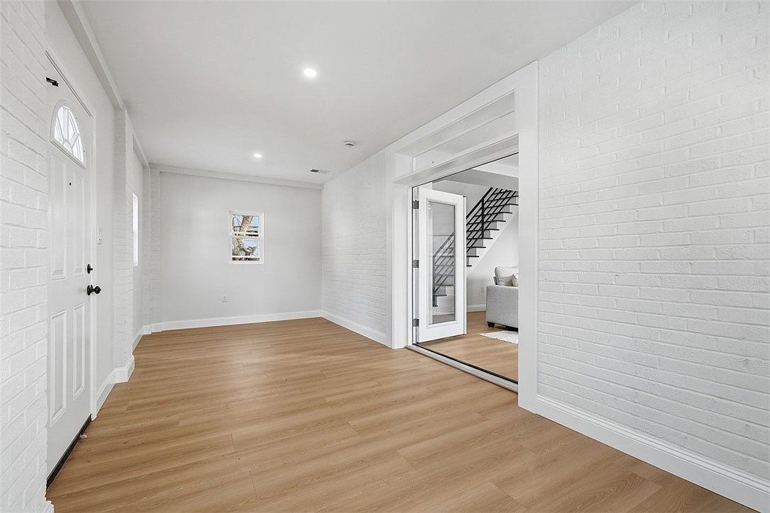 463 Winterburn Ave Pittsburgh, PA 15207 - Thumbnail 5