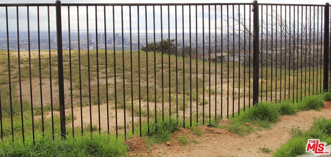 2381 Sunset Plaza Dr Los Angeles, CA 90069 - Thumbnail 5