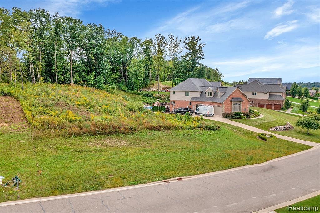 8275 Stoney Creek Dr South Lyon, MI 48178 - Thumbnail 5