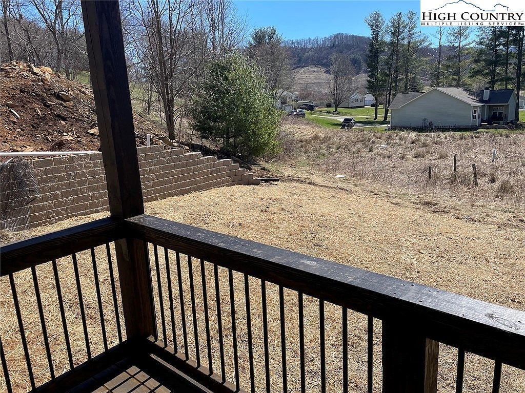 165 W Evergreen St West Jefferson, NC 28694 - Thumbnail 5