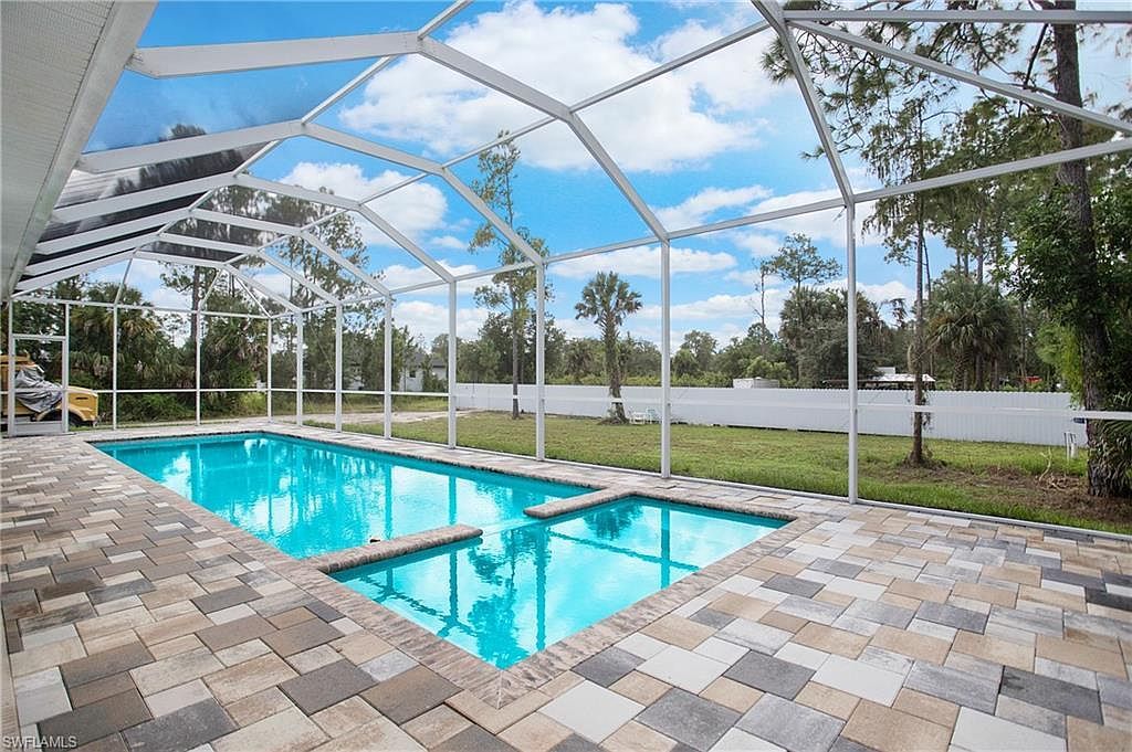 2828 22nd Ave NE Naples, FL 34120 - Thumbnail 5