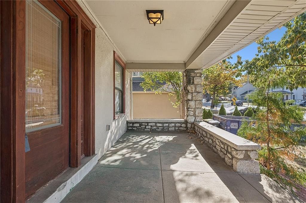 2709 Charlotte St Kansas City, MO 64109 - Thumbnail 5