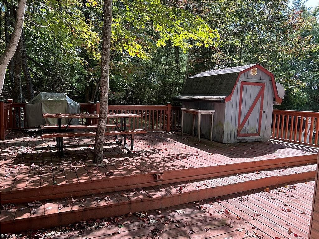 379 Laurelwood Ln #173 Traphill, NC 28685 - Thumbnail 5