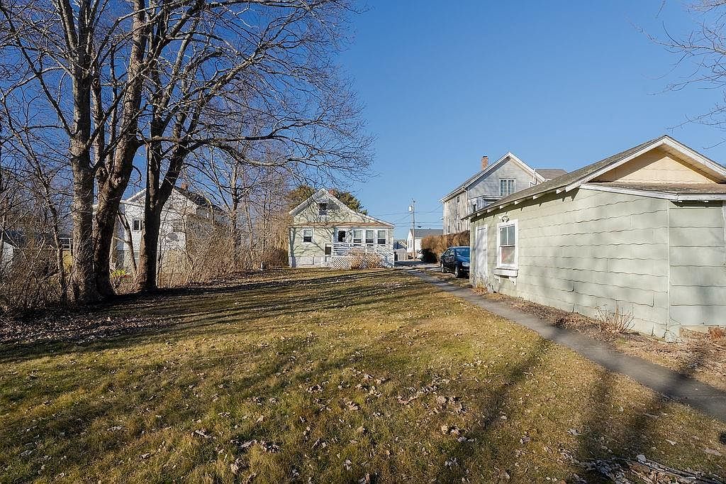 39 Hilton St Tiverton, RI 02878 - Thumbnail 5