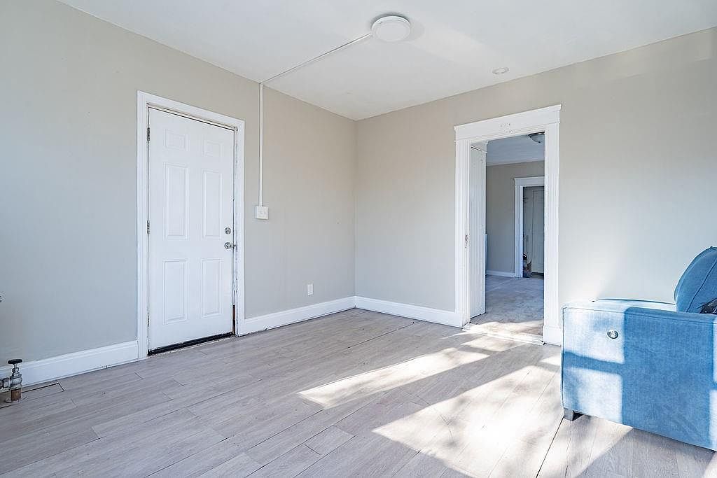 28 Pumgansett St Providence, RI 02908 - Thumbnail 5