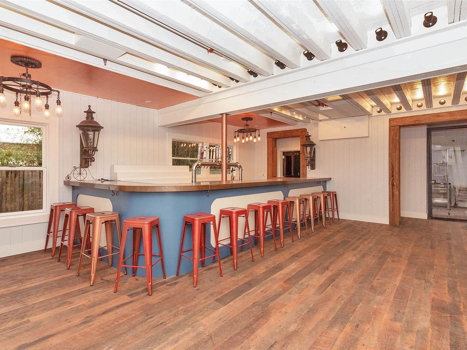 211 Carpenter St Greenport, NY 11944 - Thumbnail 5