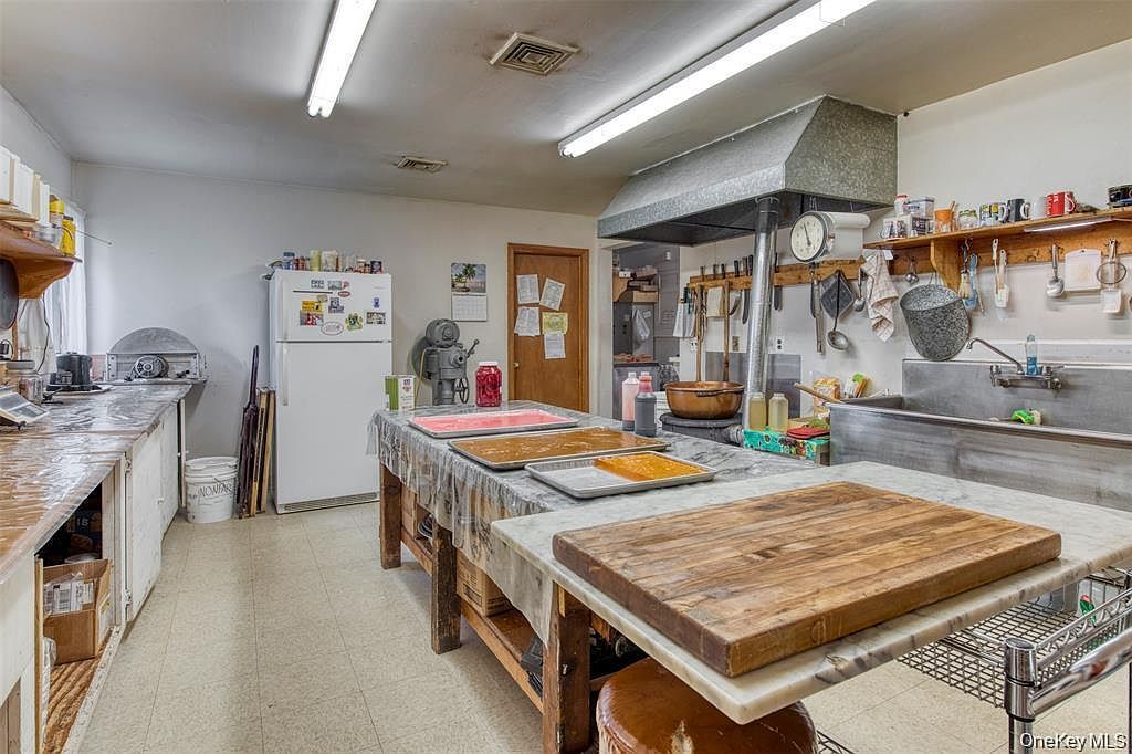 22350 Main Rd Orient, NY 11957 - Thumbnail 5