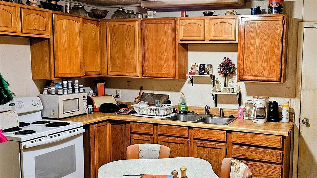 372 W Collins St Umatilla, FL 32784 - Thumbnail 5