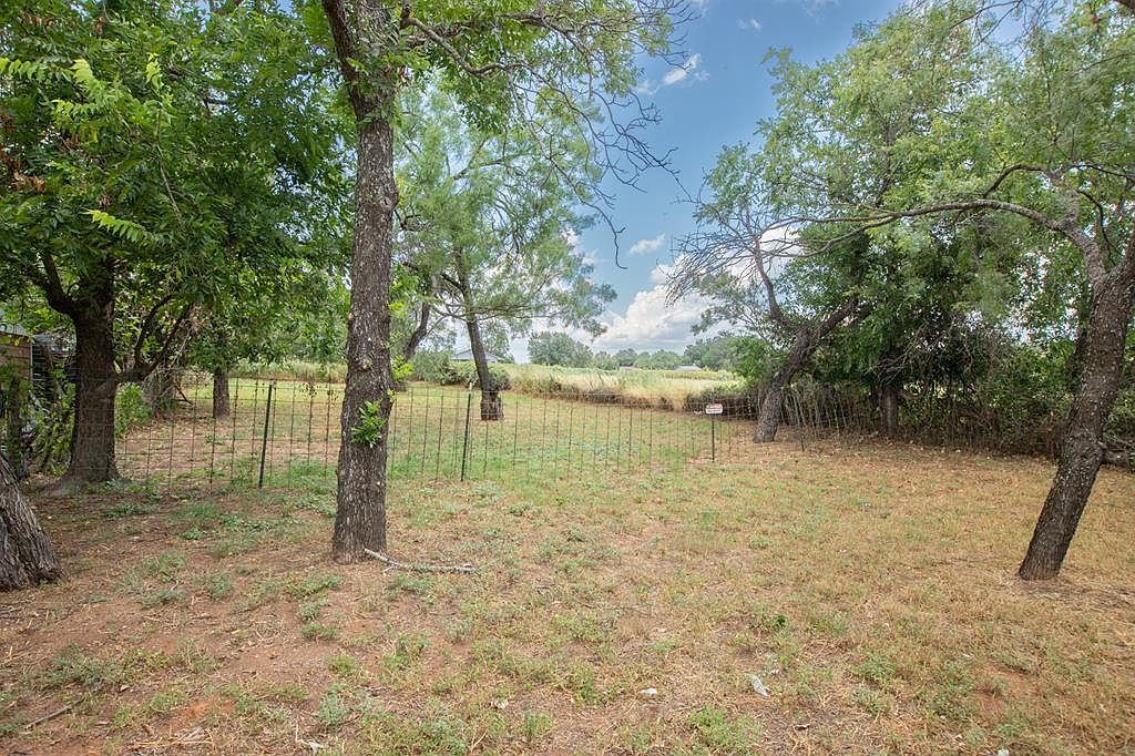 304 E Highway St Fredericksburg, TX 78624 - Thumbnail 5