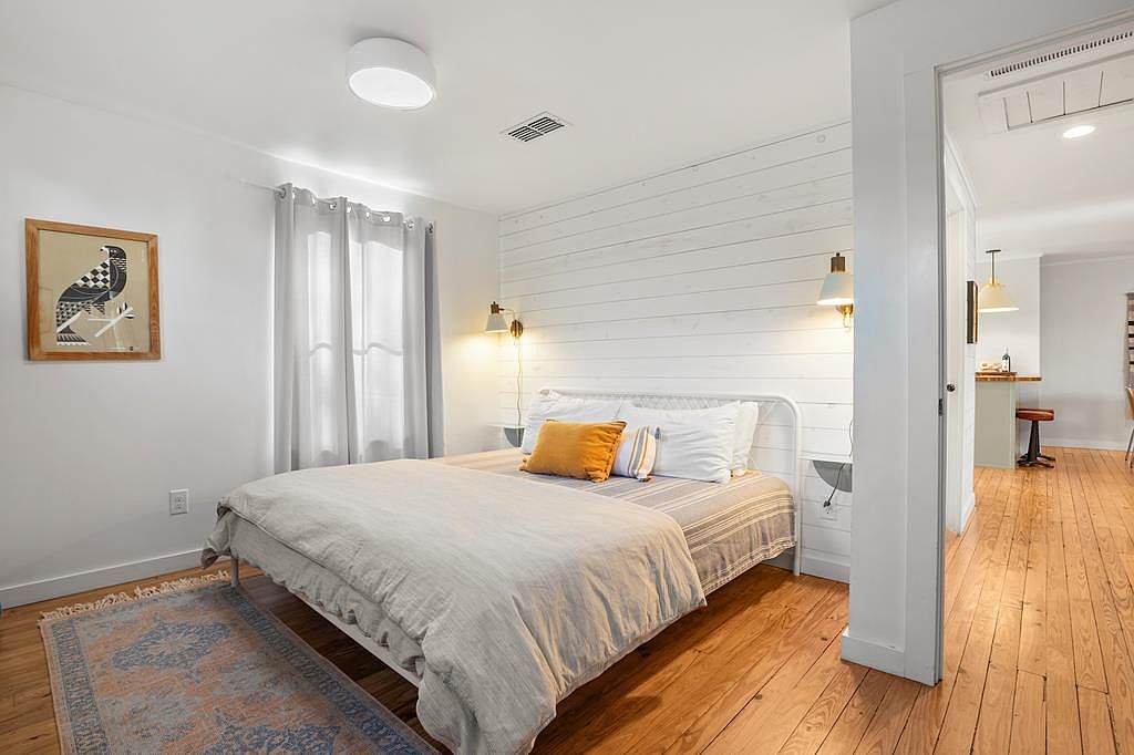 109 E Centre St Fredericksburg, TX 78624 - Thumbnail 5