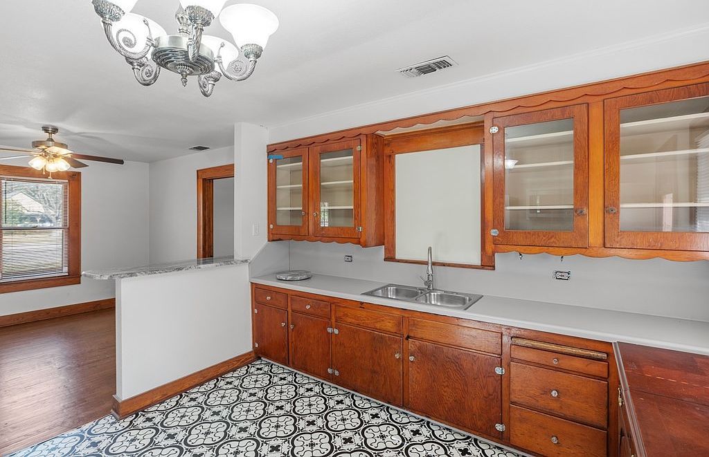 1007 N Llano St Fredericksburg, TX 78624 - Thumbnail 5