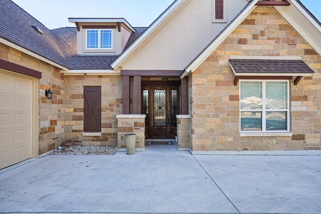229 Yorktown Blvd Kerrville, TX 78028 - Thumbnail 5