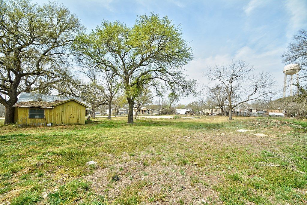 43 Well St Rocksprings, TX 78880 - Thumbnail 5